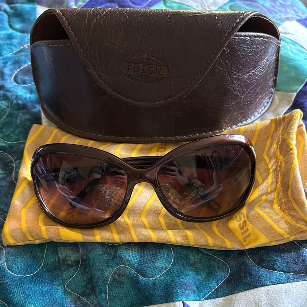 Fossil Brown Glasses with Protective Case